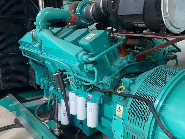 淄博更换100kW柴油发电机组机油时，需要注意哪些事项？